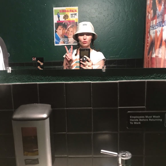 Nice to meet you, I’m Erin! - Picture 1 of 1